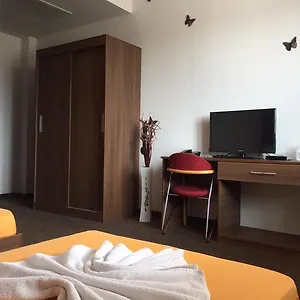 Iris Otel